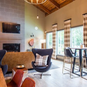 gallery 24 community space at overlook sandy springs apartments
