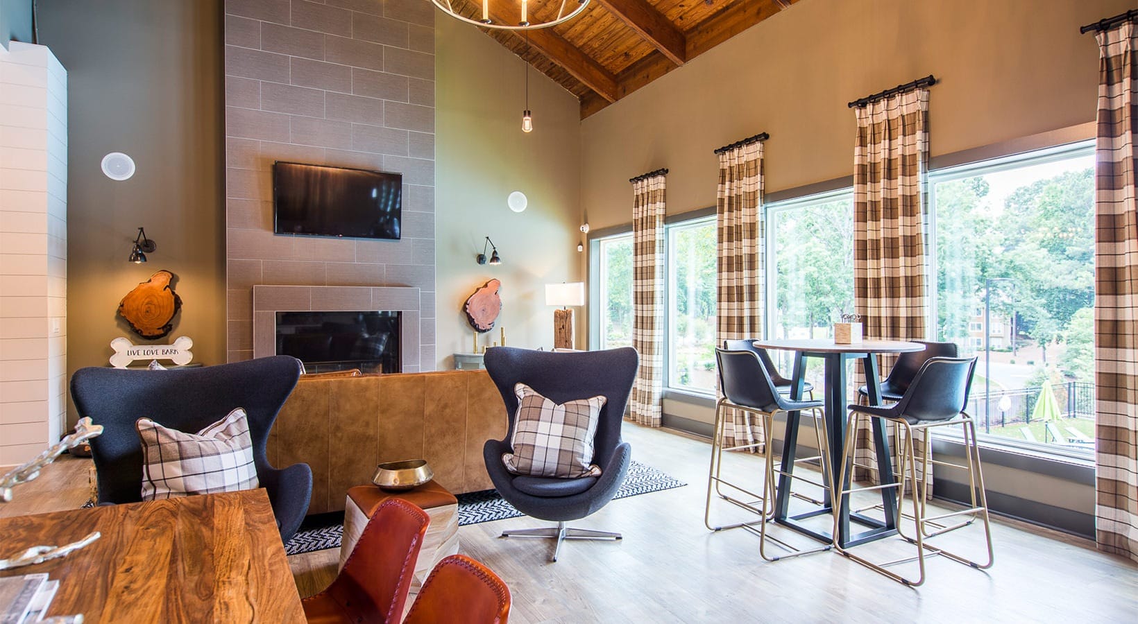 gallery 24 community space at overlook sandy springs apartments