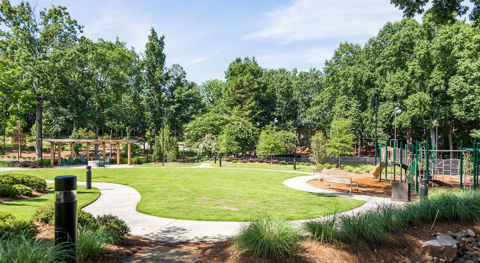outdoor space at overlook apartments in sandy springs